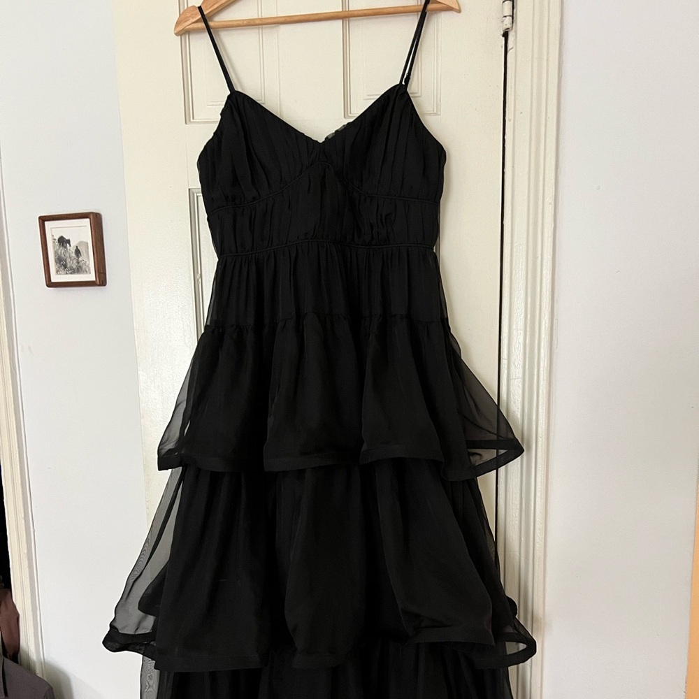 ASTR The Label - Size M Theiria Sleeveless Tiered Ruffle Wedding Guest Dress